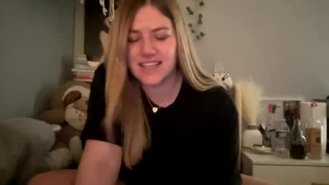 Snapshot of allyanalangel chatting on 01-16-25, 07:07 allyanalangel online show from 01-16-25, 07:07