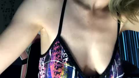 Ally Girl In Her Ally World online show from 10-04-25, 03:21