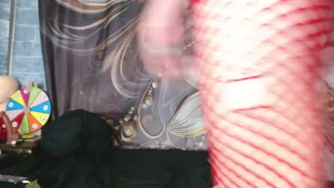 Snapshot of allys_xoxo chatting on 12-21-25, 11:01 Allys xoxo online show from 12-21-25, 11:01