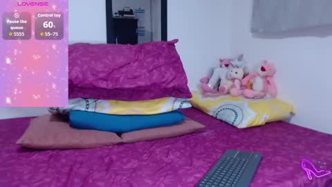 Snapshot of allysonstonne chatting on 11-05-25, 01:05 Allysonstonnes online show from 11-05-25, 01:05