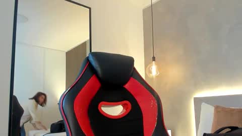 ALMA FENIX  online show from 10-27-25, 12:31