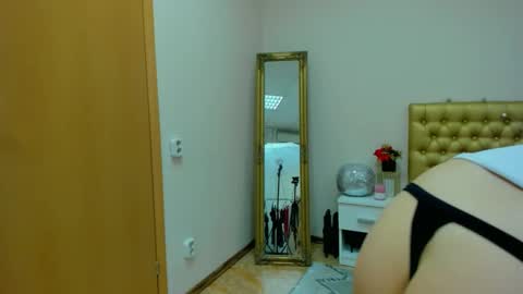 Snapshot of almafancy chatting on 02-19-25, 11:38 Alma online show from 02-19-25, 11:38