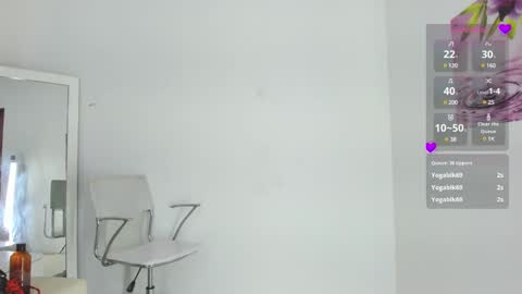 Snapshot of almasaennz chatting on 12-19-24, 02:01 online show from 12-19-24, 02:01