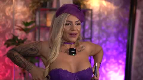 Snapshot of almavelia chatting on 09-11-25, 07:47 Alma online show from 09-11-25, 07:47