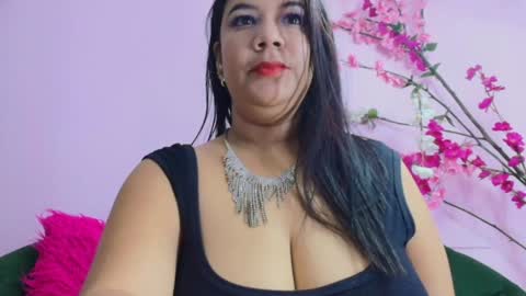 ALMENDRAEVANS online show from 12-26-24, 12:38