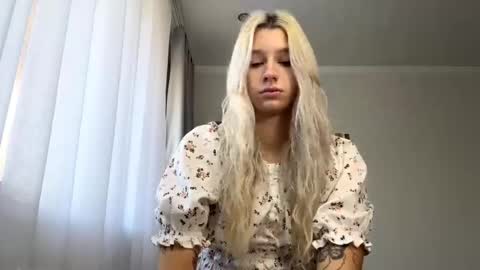 Snapshot of almetazorc chatting on 09-15-25, 08:14 Arina online show from 09-15-25, 08:14