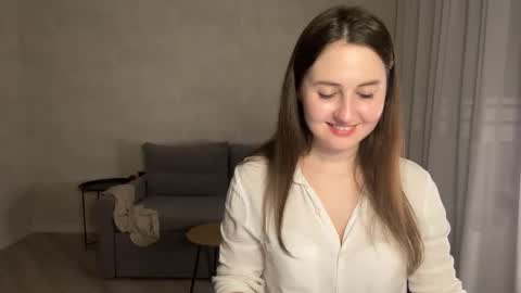 Snapshot of almostinnocent_ chatting on 10-17-25, 09:28 Anna online show from 10-17-25, 09:28