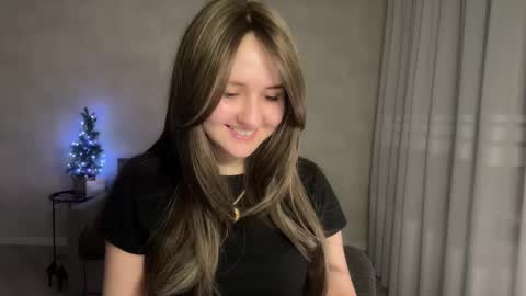 Snapshot of almostinnocent_ chatting on 01-16-26, 04:44 Anna online show from 01-16-26, 04:44