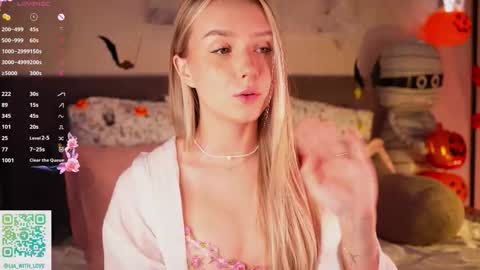 Lia online show from 10-21-25, 01:17