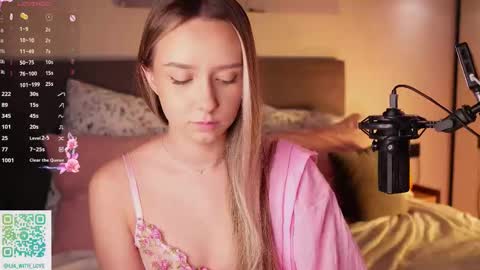 Lia online show from 11-21-25, 03:27