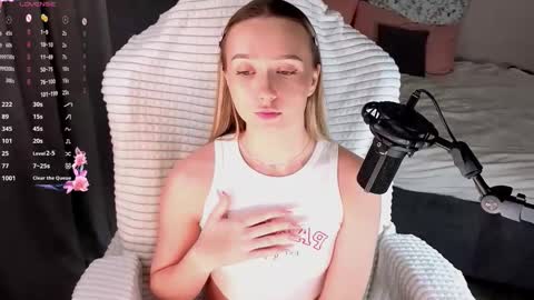 Lia online show from 02-27-26, 03:17