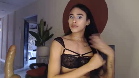 Snapshot of alogenotwink chatting on 12-16-25, 11:59 STEPHAN online show from 12-16-25, 11:59