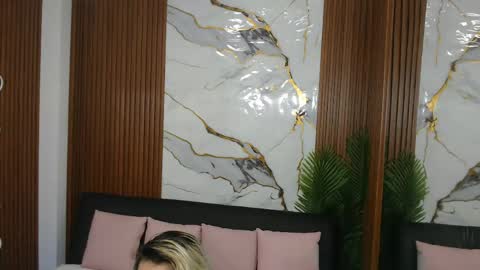 Snapshot of alonddra_tay chatting on 04-17-26, 11:35 alonddra_tay online show from 04-17-26, 11:35