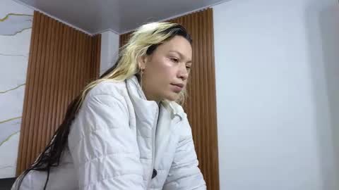 Snapshot of alonddra_tay chatting on 04-27-26, 11:30 alonddra_tay online show from 04-27-26, 11:30