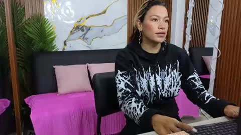 Snapshot of alonddra_tay chatting on 04-29-26, 11:36 alonddra_tay online show from 04-29-26, 11:36