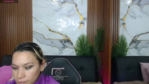 Snapshot of alonddra_tay chatting on 05-07-26, 11:37 alonddra_tay online show from 05-07-26, 11:37