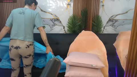 Snapshot of alonddra_tay chatting on 05-08-26, 11:37 alonddra_tay online show from 05-08-26, 11:37