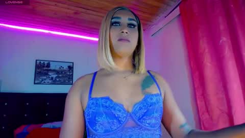 alondragill_ online show from 04-17-26, 02:03
