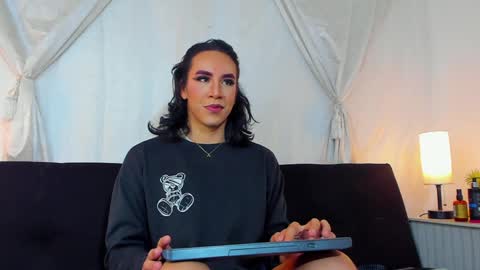 Hazel Bowie online show from 02-06-25, 09:17