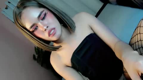Snapshot of alove_too_last chatting on 02-25-25, 05:25 LEXY online show from 02-25-25, 05:25