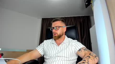 Snapshot of alphaalexxx chatting on 06-21-26, 08:00 Alphaalexxx Lets reach Me 100 thumbs up online show from 06-21-26, 08:00