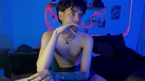 Snapshot of alphadioniso chatting on 04-28-26, 12:53 Dioniso online show from 04-28-26, 12:53