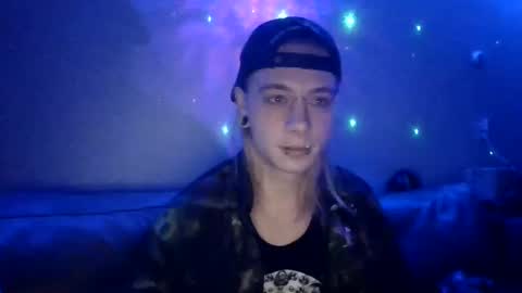 Snapshot of altboy010 chatting on 12-29-24, 04:40 altboy010 online show from 12-29-24, 04:40