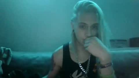 Snapshot of altboy010 chatting on 12-21-25, 10:06 altboy010 online show from 12-21-25, 10:06