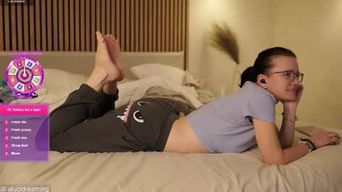 Snapshot of alucidreaming chatting on 09-18-25, 09:06 Lucid Dreaming online show from 09-18-25, 09:06