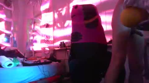 HoneyMelonGuy online show from 12-16-25, 05:01