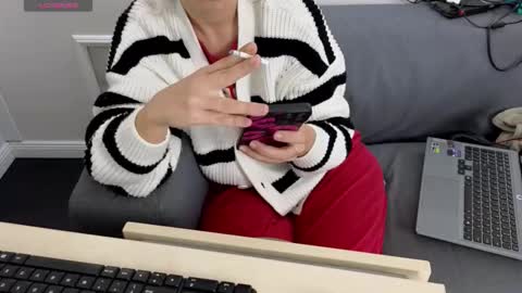 Snapshot of alyarei chatting on 09-29-25, 11:48 alyarei online show from 09-29-25, 11:48