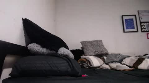 Snapshot of alynfoxx chatting on 01-26-25, 03:27 Alyn Maria online show from 01-26-25, 03:27