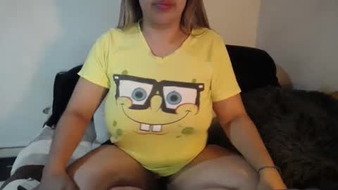 Snapshot of alynfoxx chatting on 02-22-25, 12:49 Alyn Maria online show from 02-22-25, 12:49