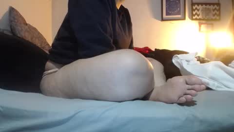 Snapshot of alynfoxx chatting on 09-28-25, 03:34 Alyn Maria online show from 09-28-25, 03:34