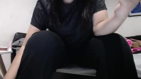 Snapshot of alynfoxx chatting on 11-19-25, 02:22 Alyn Maria online show from 11-19-25, 02:22