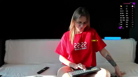 Snapshot of alyona_24 chatting on 11-24-25, 12:27 Alena online show from 11-24-25, 12:27