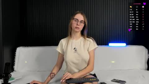 Snapshot of alyona_24 chatting on 12-02-25, 06:25 Alena online show from 12-02-25, 06:25