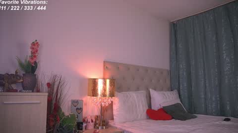 Snapshot of alyonaqueen_ chatting on 01-22-25, 11:32 Alyona online show from 01-22-25, 11:32