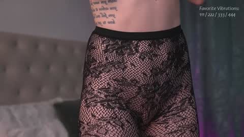 Snapshot of alyonaqueen_ chatting on 02-01-25, 04:14 Alyona online show from 02-01-25, 04:14