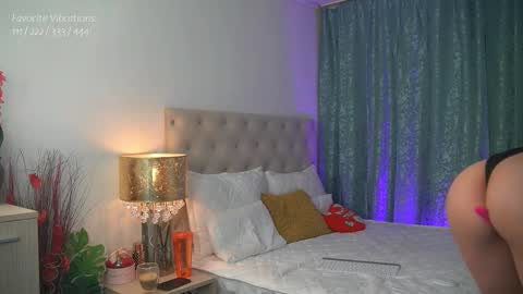 Snapshot of alyonaqueen_ chatting on 02-21-25, 08:27 Alyona online show from 02-21-25, 08:27