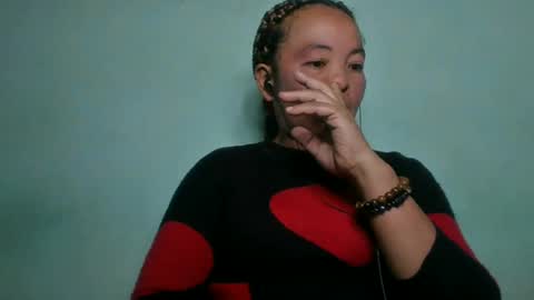 Snapshot of alypierette chatting on 06-25-26, 07:07 alypierette online show from 06-25-26, 07:07