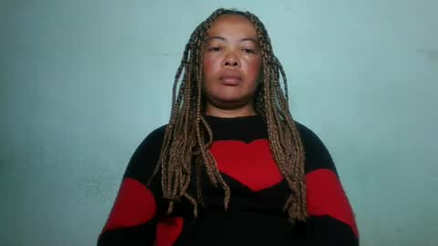 Snapshot of alypierette chatting on 08-09-26, 03:44 alypierette online show from 08-09-26, 03:44