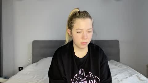 Snapshot of alyrasun chatting on 03-16-26, 06:06 Al online show from 03-16-26, 06:06