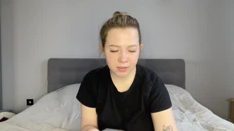 Snapshot of alyrasun chatting on 03-17-26, 06:39 Al online show from 03-17-26, 06:39