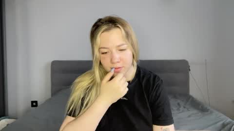 Snapshot of alyrasun chatting on 03-23-26, 06:06 Al online show from 03-23-26, 06:06