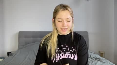 Snapshot of alyrasun chatting on 04-08-26, 06:13 Al online show from 04-08-26, 06:13