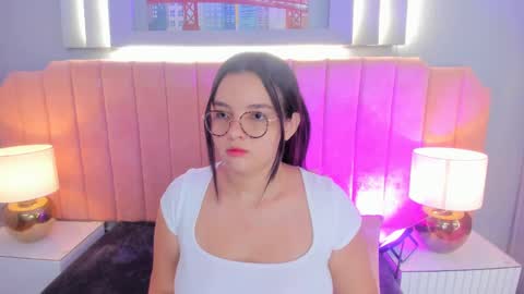 Snapshot of alys_baker chatting on 09-25-25, 03:32 Alys online show from 09-25-25, 03:32