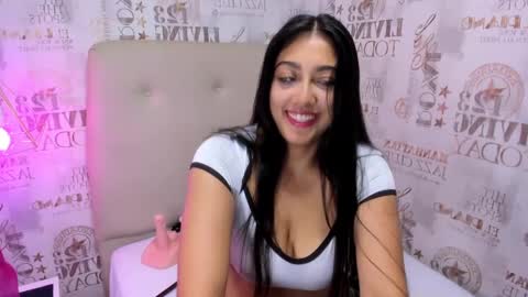 Snapshot of alyssa_park chatting on 01-03-25, 10:29 ALYSSA online show from 01-03-25, 10:29