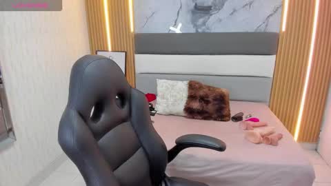  ALYSSA   online show from 10-30-25, 07:14