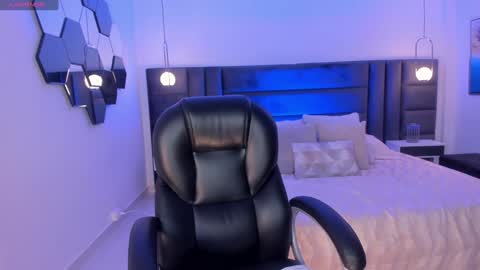 Snapshot of alyssadean_ chatting on 02-06-25, 11:43 Aly online show from 02-06-25, 11:43